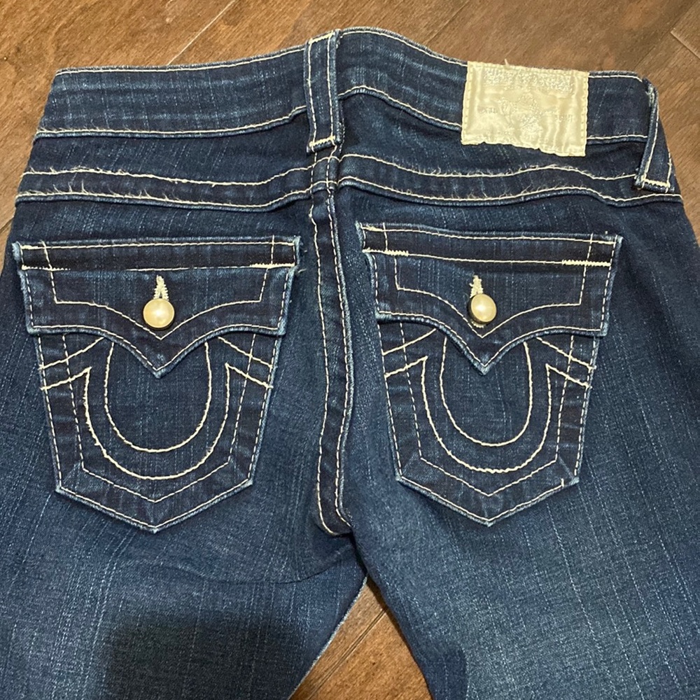 True Religion pearl jeans in great condition, only worn a few times.